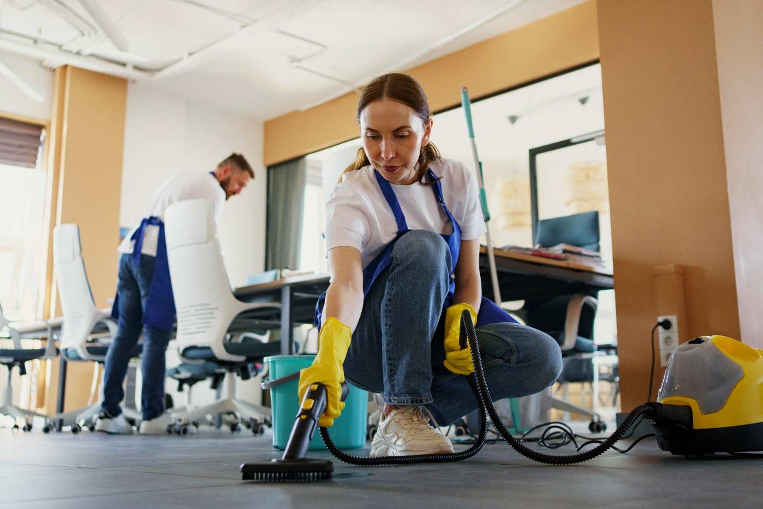 Top 5 Cleaning Services Included in Basic Room Cleanup Assistance